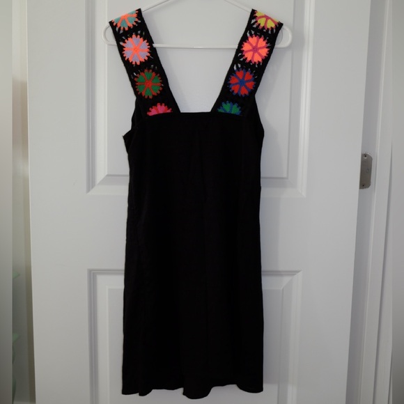 Black dress with crochet straps - Picture 2 of 2